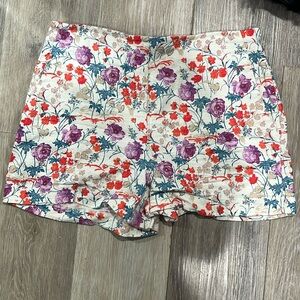 Ann Taylor floral fabric shorts with side zip, and front and back pockets!